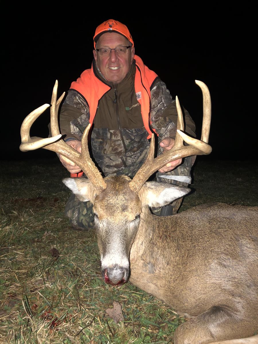 Buck Whisperer Outfitters Hunt The Best Kept Secret In The Midwest